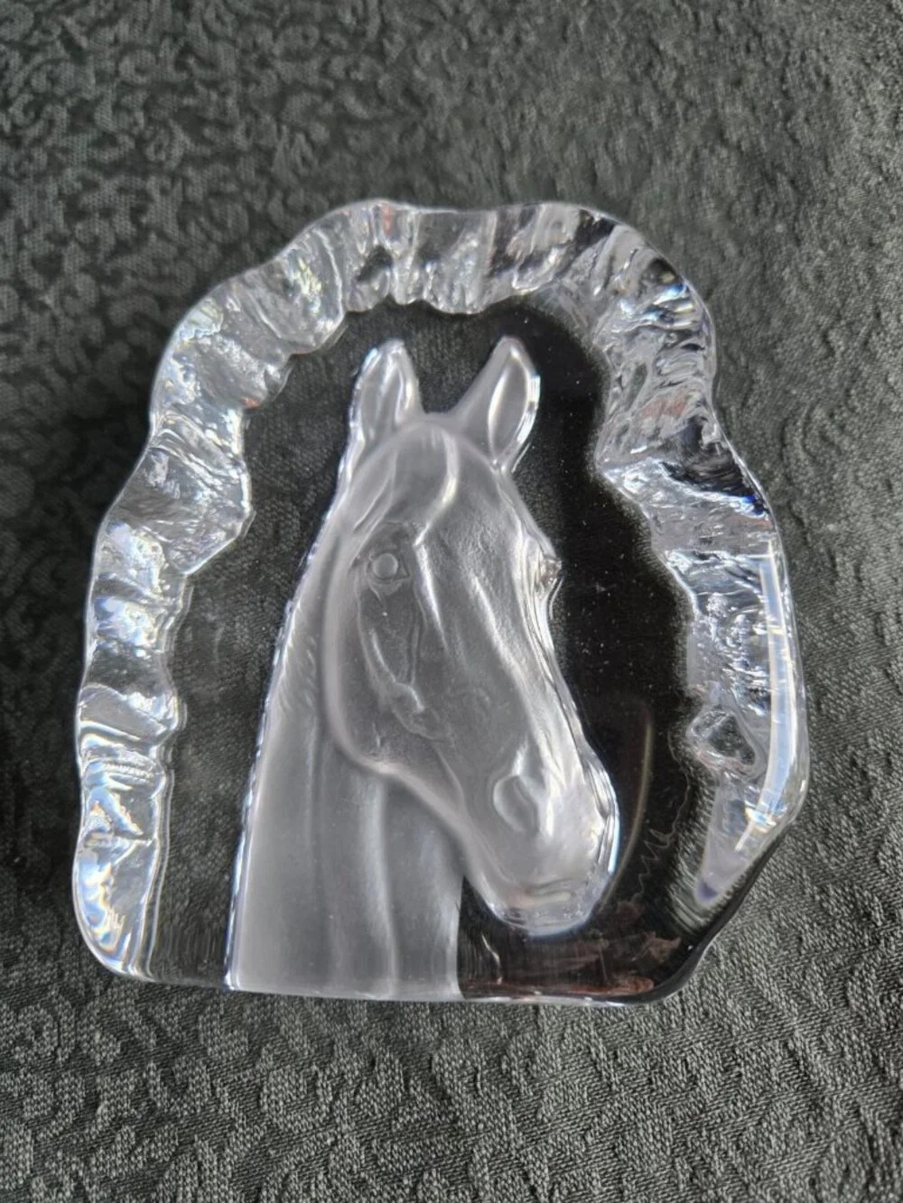 Heavy Crystal Glass Intaglio Horse Head Paperweight 4 inches Tall - Picture 1 of 9